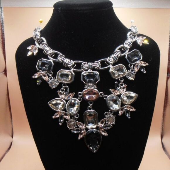 NWT Cache Rhinestone Bib Statement Necklace - Pink/Grey/Clear Stones Silver Tone - Picture 1 of 7